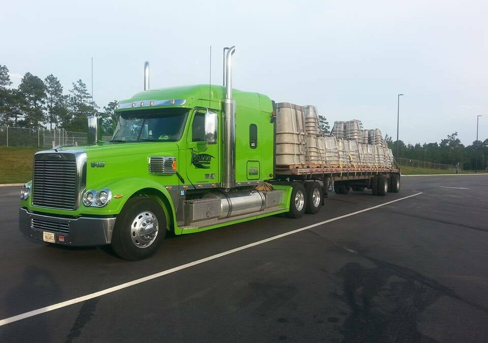 The Benefits of Flatbed Trucking for Drivers